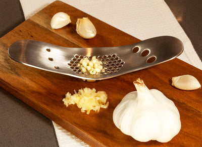 Garlic Crusher w/Herb Striper