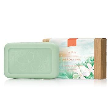 Cleanse yourself in pure luxury with this triple-milled, all vegetable Neroli Sol Bar Soap rich with aloe, certified organic coconut oil, and blue green algae extract. The decadent formula and tropical floral fragrance blend together to bring forth a blissful bathing experience. 